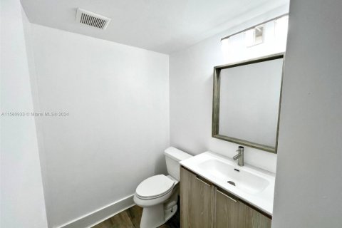 Condominio en venta en Pembroke Pines, Florida, 1 dormitorio, 75.34 m2 № 1159260 - foto 4