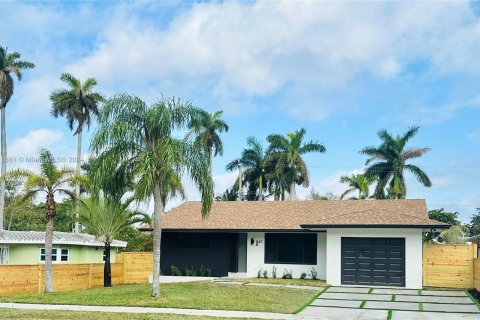 Casa en venta en Dania Beach, Florida, 3 dormitorios, 168.99 m2 № 948755 - foto 1