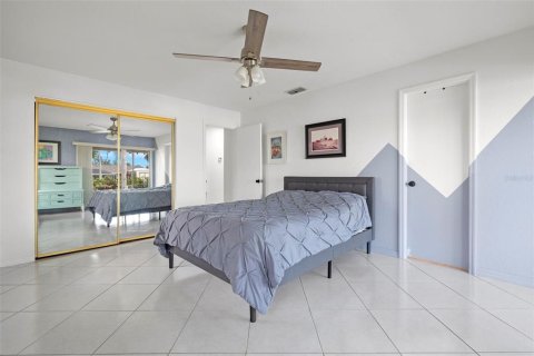 Dúplex en venta en Punta Gorda, Florida, 2 dormitorios, 102.66 m2 № 969071 - foto 7