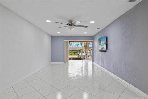Duplex à vendre à Punta Gorda, Floride: 2 chambres, 102.66 m2 № 969071 - photo 14