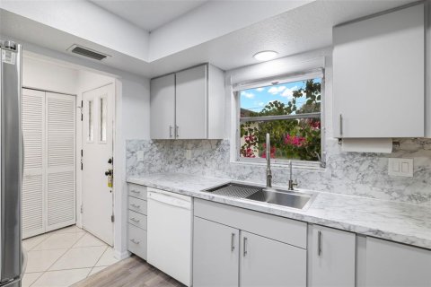 Duplex à vendre à Punta Gorda, Floride: 2 chambres, 102.66 m2 № 969071 - photo 10