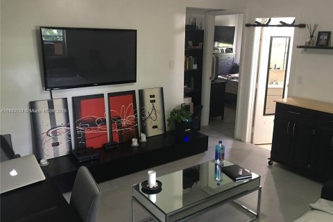 Casa en venta en Miami, Florida, 4 dormitorios, 127.74 m2 № 689926 - foto 4