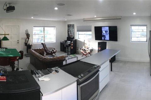 Casa en venta en Miami, Florida, 4 dormitorios, 127.74 m2 № 689926 - foto 3