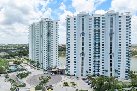 Condominio en venta en Sunrise, Florida, 3 dormitorios, 118.08 m2 № 1236466 - foto 1