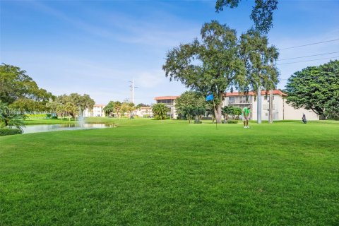 Condo in Pembroke Pines, Florida, 2 bedrooms  № 1095503 - photo 29