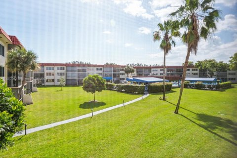 Condo in Pembroke Pines, Florida, 2 bedrooms  № 1095503 - photo 14