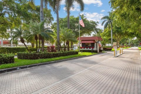 Condo in Pembroke Pines, Florida, 2 bedrooms  № 1095503 - photo 16