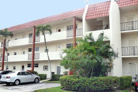 Copropriété à vendre à Pembroke Pines, Floride: 2 chambres, 108.7 m2 № 1095503 - photo 15