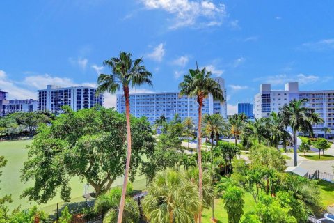 Condo in Sunny Isles Beach, Florida, 1 bedroom  № 1331058 - photo 15