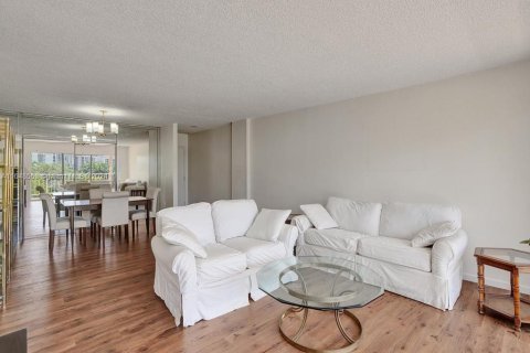 Condo in Sunny Isles Beach, Florida, 1 bedroom  № 1331058 - photo 5