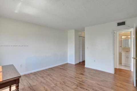 Condo in Sunny Isles Beach, Florida, 1 bedroom  № 1331058 - photo 22