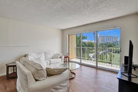 Condo in Sunny Isles Beach, Florida, 1 bedroom  № 1331058 - photo 4