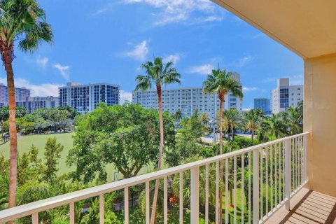 Condo in Sunny Isles Beach, Florida, 1 bedroom  № 1331058 - photo 2