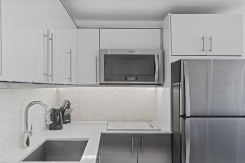 Condo in Miami Beach, Florida, 1 bedroom  № 1331544 - photo 5