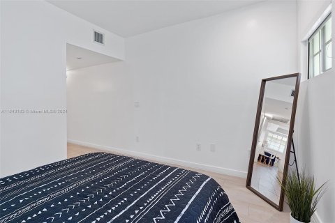 Condo in Miami Beach, Florida, 1 bedroom  № 1331544 - photo 15