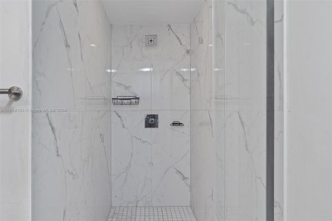 Condo in Miami Beach, Florida, 1 bedroom  № 1331544 - photo 9