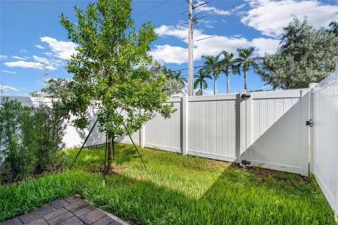 Adosado en venta en Pembroke Pines, Florida, 3 dormitorios, 180.04 m2 № 1368686 - foto 25