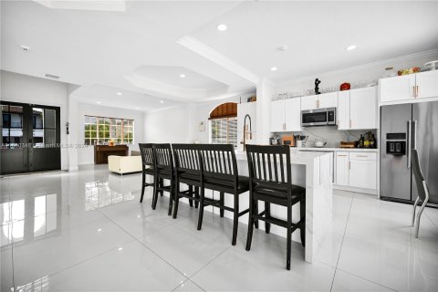 Casa en venta en Miami, Florida, 5 dormitorios, 242.66 m2 № 1410567 - foto 20