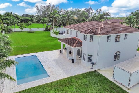 Casa en venta en Miami, Florida, 5 dormitorios, 242.66 m2 № 1410567 - foto 3