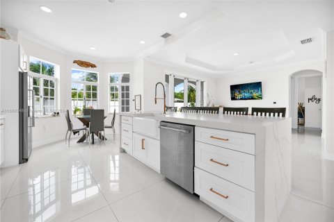 Casa en venta en Miami, Florida, 5 dormitorios, 242.66 m2 № 1410567 - foto 16