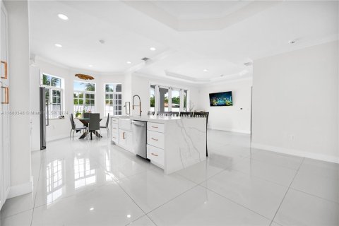 Casa en venta en Miami, Florida, 5 dormitorios, 242.66 m2 № 1410567 - foto 15