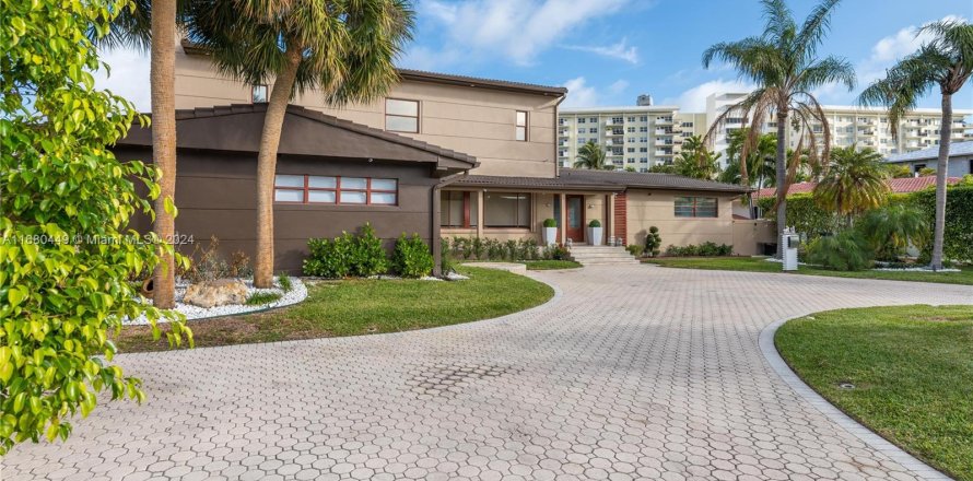 Villa ou maison à Hallandale Beach, Floride 6 chambres, 557.51 m2 № 1410607