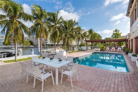 Villa ou maison à vendre à Hallandale Beach, Floride: 6 chambres, 557.51 m2 № 1410607 - photo 8