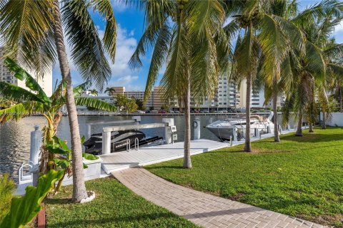 Villa ou maison à vendre à Hallandale Beach, Floride: 6 chambres, 557.51 m2 № 1410607 - photo 9