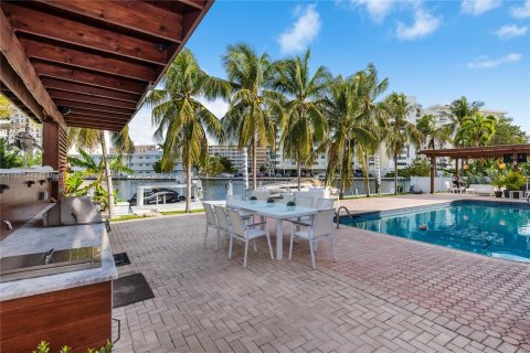 Villa ou maison à vendre à Hallandale Beach, Floride: 6 chambres, 557.51 m2 № 1410607 - photo 14