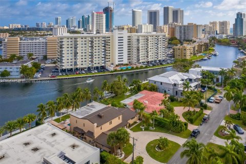 Villa ou maison à vendre à Hallandale Beach, Floride: 6 chambres, 557.51 m2 № 1410607 - photo 5