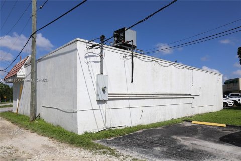 Купить коммерческую недвижимость в Майами-Спрингс, Флорида № 947743 - фото 10