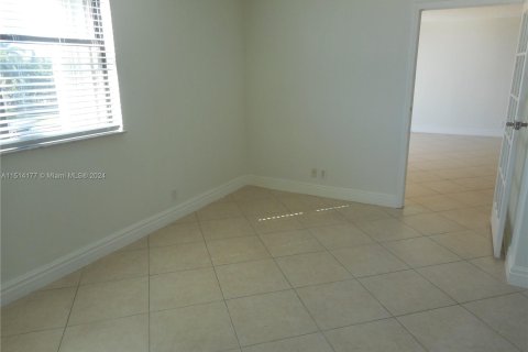 Condominio en venta en North Miami, Florida, 1 dormitorio, 83.15 m2 № 947748 - foto 12