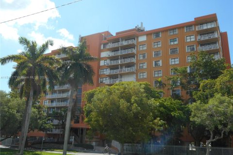 Condominio en venta en North Miami, Florida, 1 dormitorio, 83.15 m2 № 947748 - foto 1