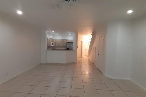 Townhouse in Pembroke Pines, Florida 2 bedrooms, 120.96 sq.m. № 1120311 - photo 24