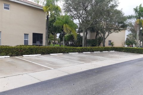 Townhouse in Pembroke Pines, Florida 2 bedrooms, 120.96 sq.m. № 1120311 - photo 3