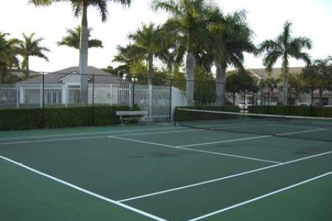 Townhouse in Pembroke Pines, Florida 2 bedrooms, 120.96 sq.m. № 1120311 - photo 5