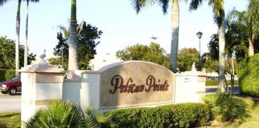 Townhouse in Pembroke Pines, Florida 2 bedrooms, 120.96 sq.m. № 1120311