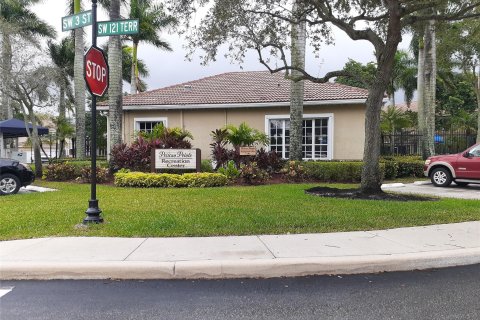 Townhouse in Pembroke Pines, Florida 2 bedrooms, 120.96 sq.m. № 1120311 - photo 9