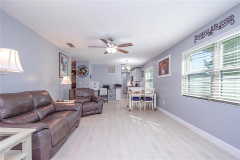 Condo in Saint Petersburg, Florida, 2 bedrooms  № 1307395 - photo 7