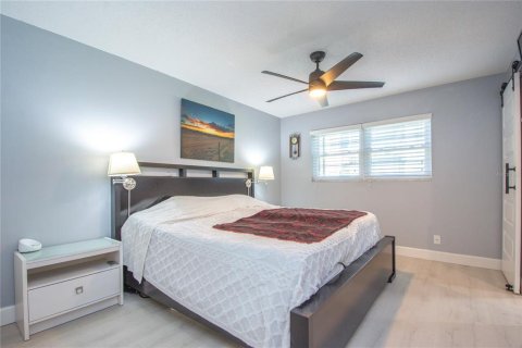 Condo in Saint Petersburg, Florida, 2 bedrooms  № 1307395 - photo 17