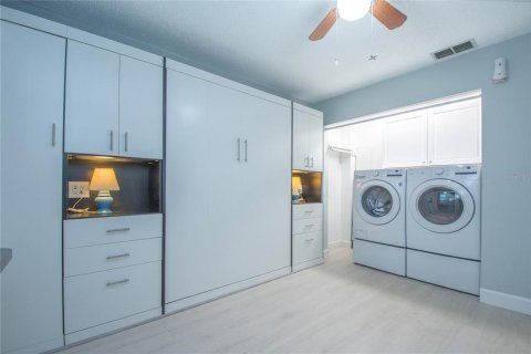 Condo in Saint Petersburg, Florida, 2 bedrooms  № 1307395 - photo 23