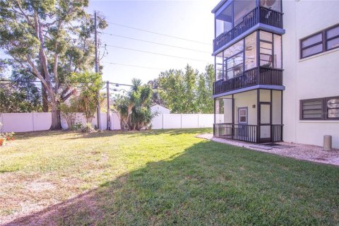 Condo in Saint Petersburg, Florida, 2 bedrooms  № 1307395 - photo 29