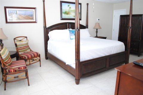 Villa ou maison à louer à Pompano Beach, Floride: 5 chambres, 219.44 m2 № 15915 - photo 12