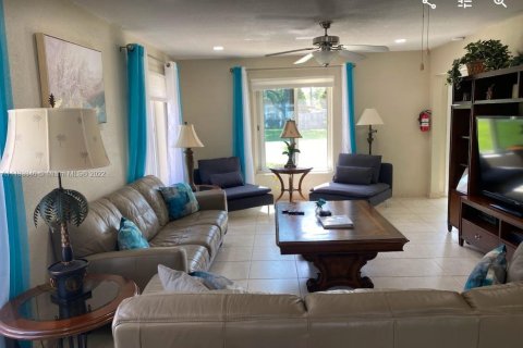 Villa ou maison à louer à Pompano Beach, Floride: 5 chambres, 219.44 m2 № 15915 - photo 30