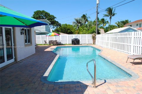Villa ou maison à louer à Pompano Beach, Floride: 5 chambres, 219.44 m2 № 15915 - photo 2
