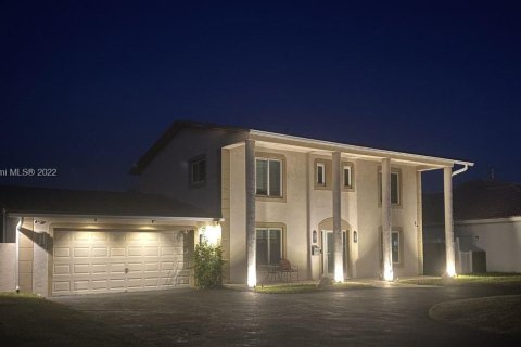 Villa ou maison à louer à Pompano Beach, Floride: 5 chambres, 219.44 m2 № 15915 - photo 1
