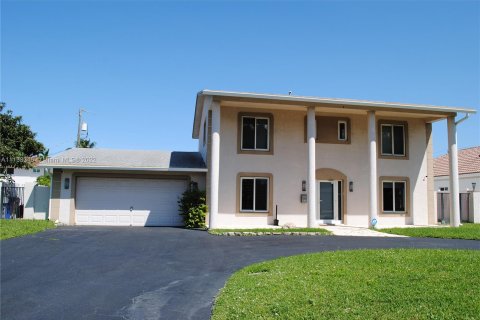 Villa ou maison à louer à Pompano Beach, Floride: 5 chambres, 219.44 m2 № 15915 - photo 3