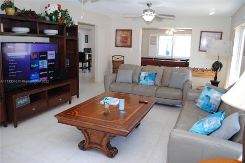 Villa ou maison à louer à Pompano Beach, Floride: 5 chambres, 219.44 m2 № 15915 - photo 14