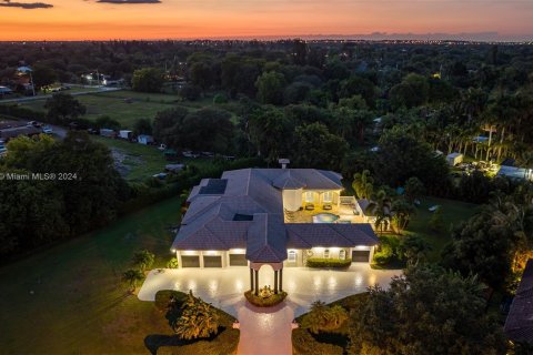 Villa ou maison à vendre à Davie, Floride: 9 chambres, 521.46 m2 № 1185769 - photo 2