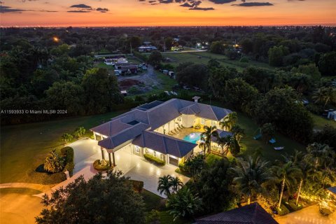 Villa ou maison à vendre à Davie, Floride: 9 chambres, 521.46 m2 № 1185769 - photo 30